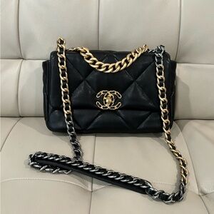 Chanel 19 Small Black lambskin
